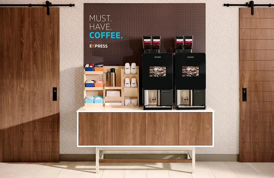 Holiday Inn Express & Suites Kelowna - East By Ihg-1