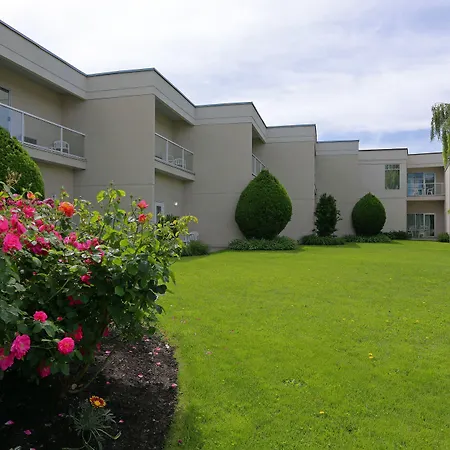 Best Western Plus Kelowna Hotel & Suites-2