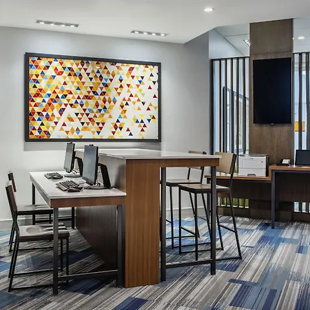 Holiday Inn Express & Suites Kelowna - East By Ihg-3